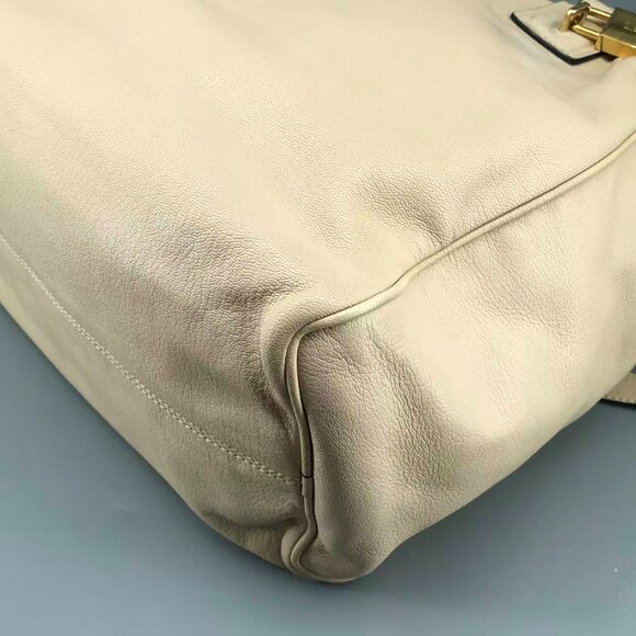 Loewe Elegant Cream Handbag - Picture 9 of 15